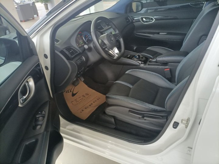 Електромобіль Nissan Sylphy EV, він же Leaf з Китаю 5
