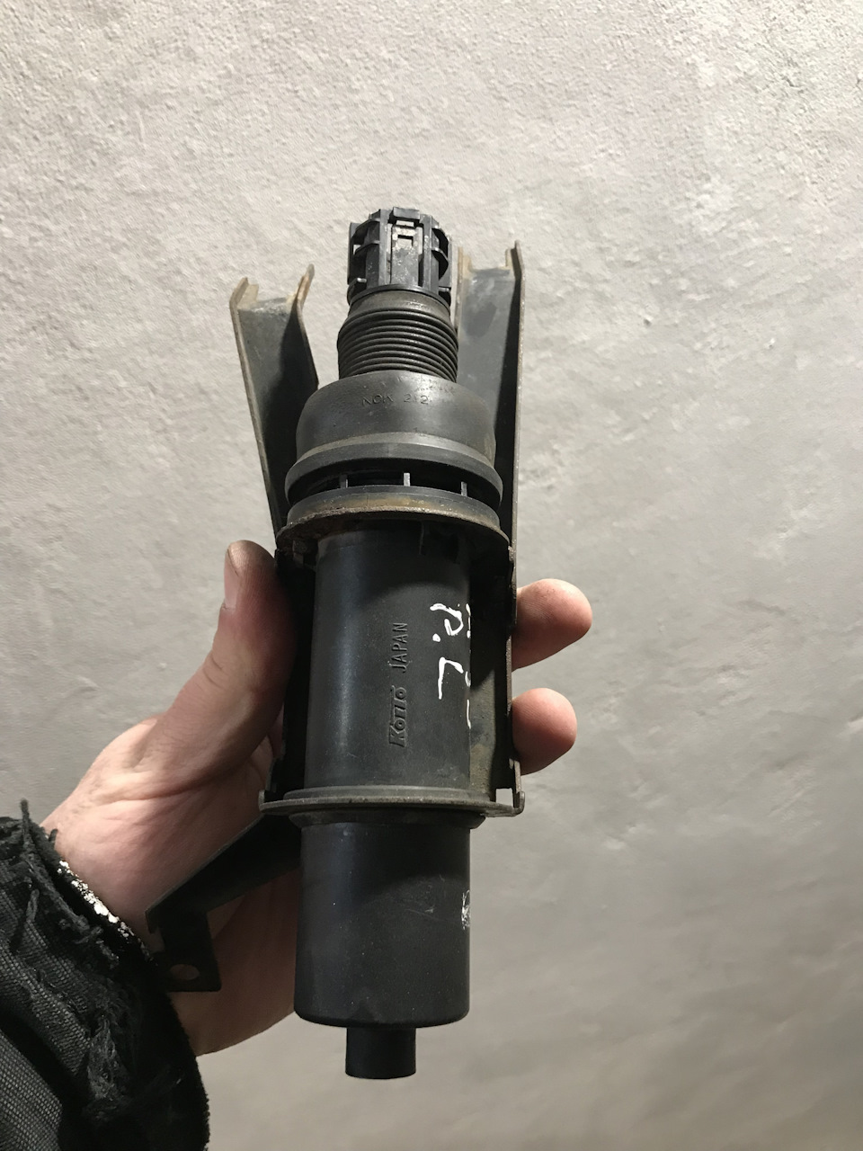 Продам форсунку омивача 1