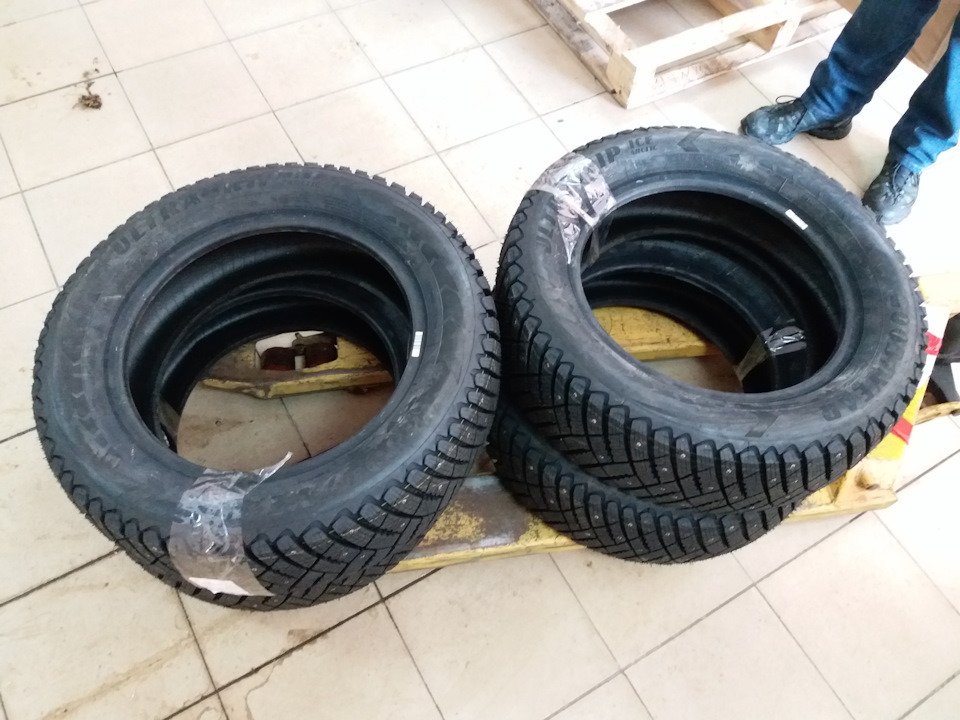 Купив нову шиповану гуму GoodYear Ultra Grip Ice Arctic 215/60 R16 2