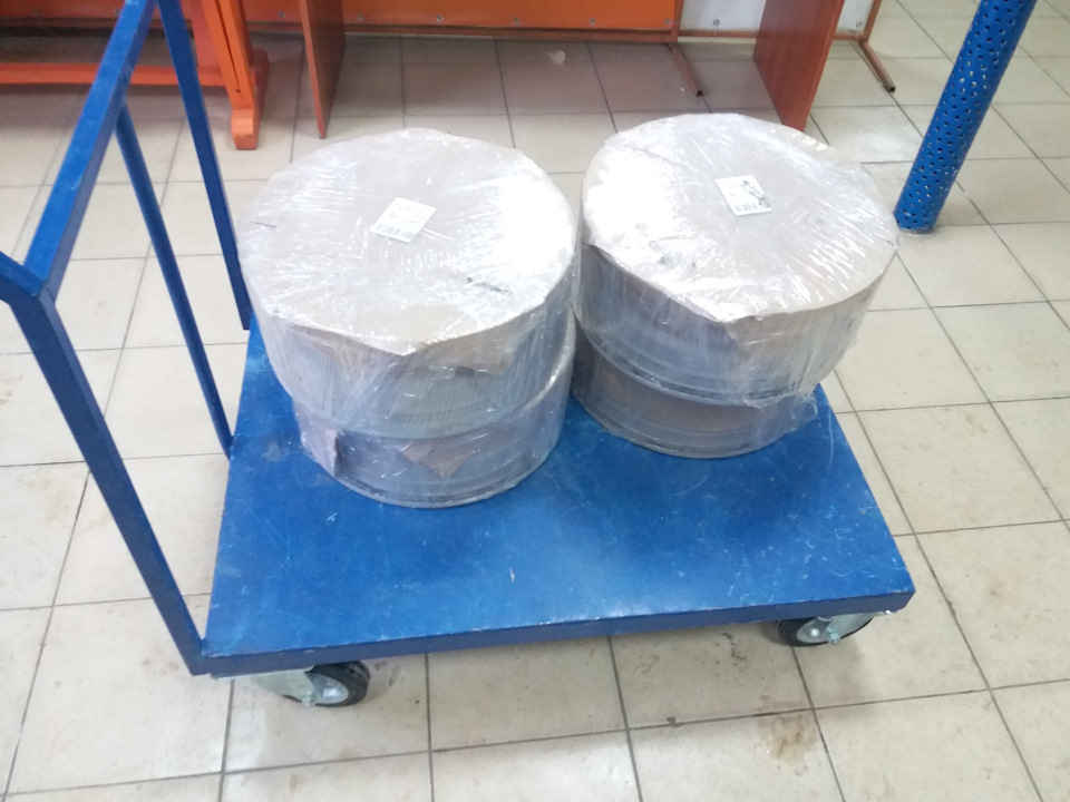 Купив оригінальні диски R16 1