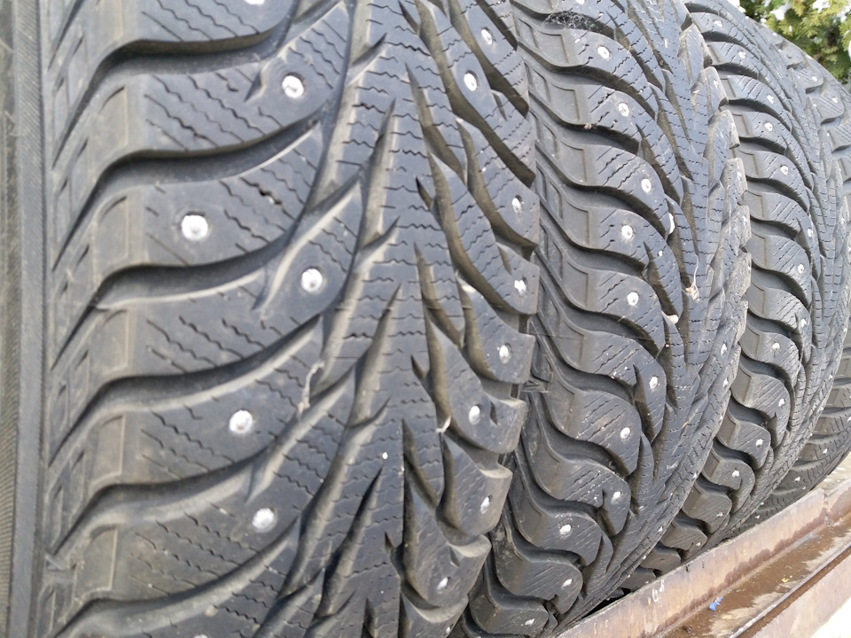 Шипована Yokohama 205/65 R16 3