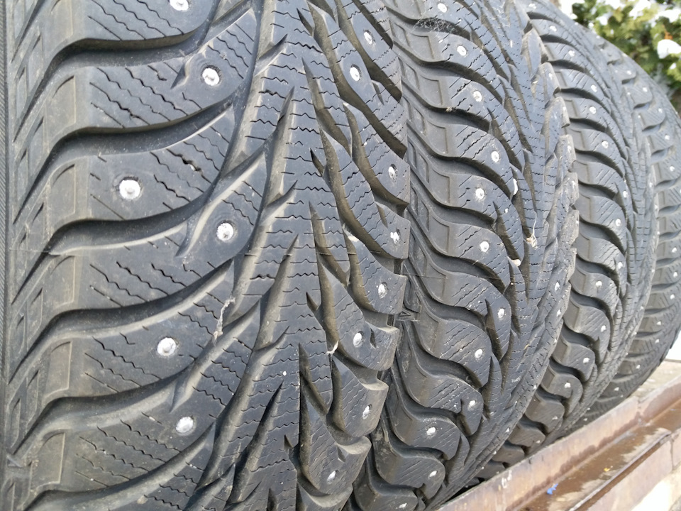 Шипована Yokohama 205/65 R16 4