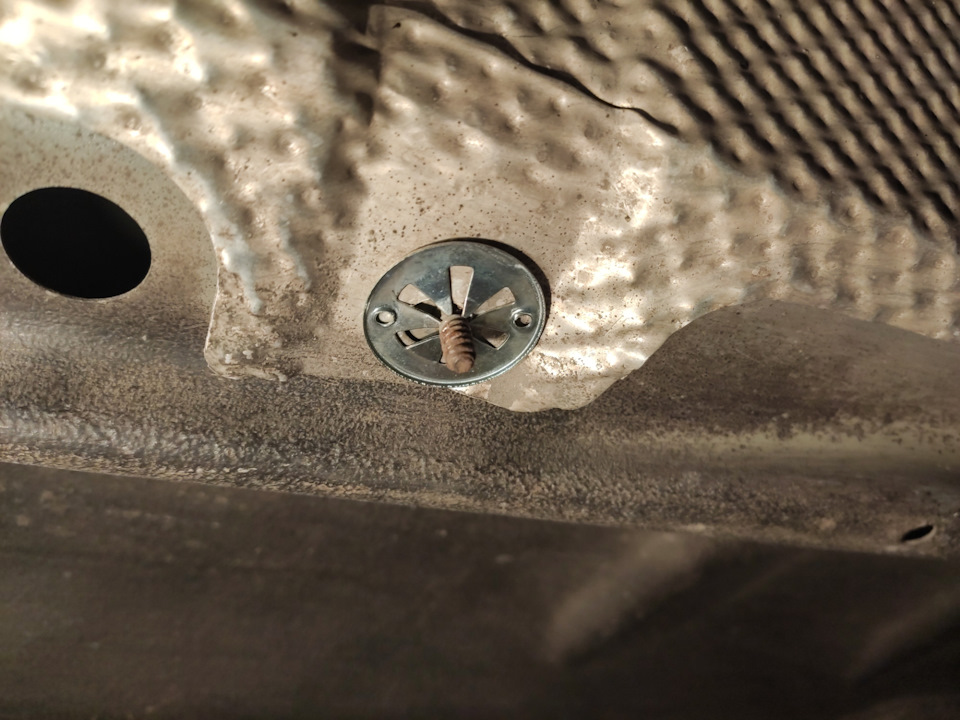 Підвіска глушника. 2