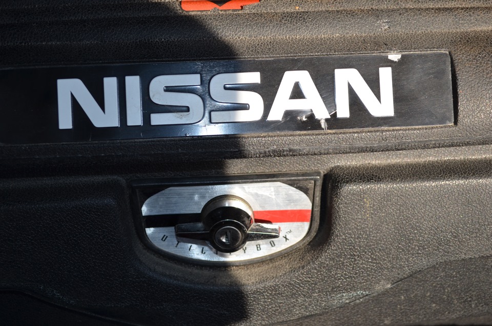 Продам оригінальний ящик(бокс) в кузов для NISSAN NAVARA) 5