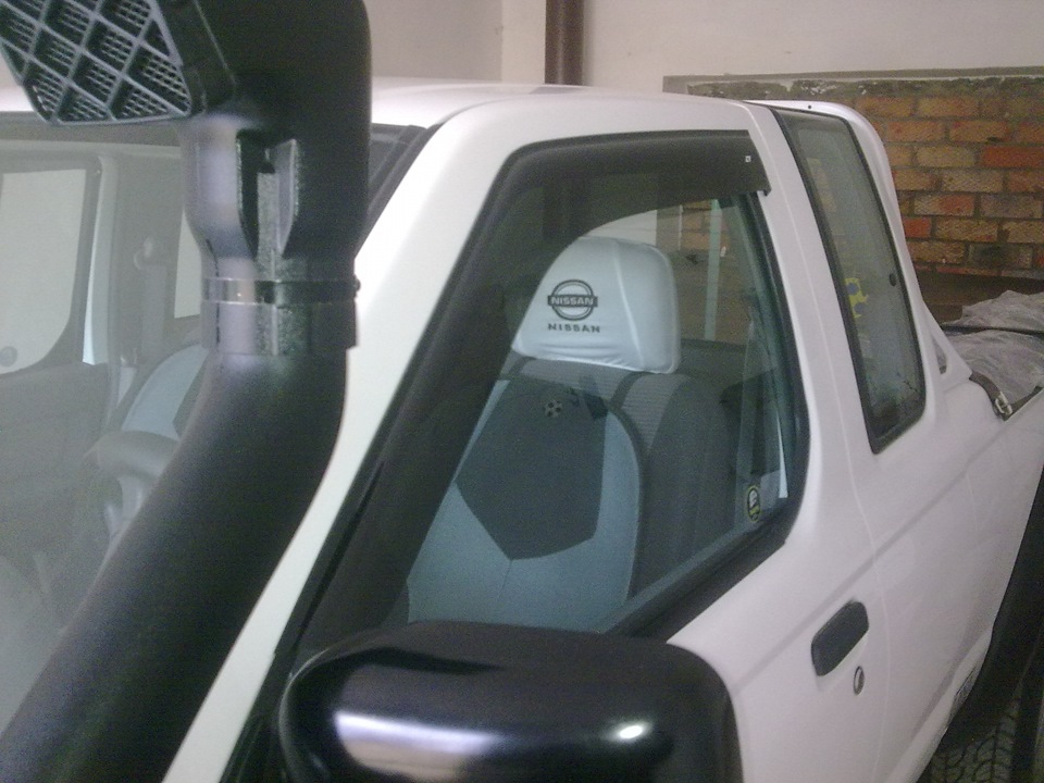 Дефлектори вікон для Nissan D22(NP300) від ВАЗ-2109. 3