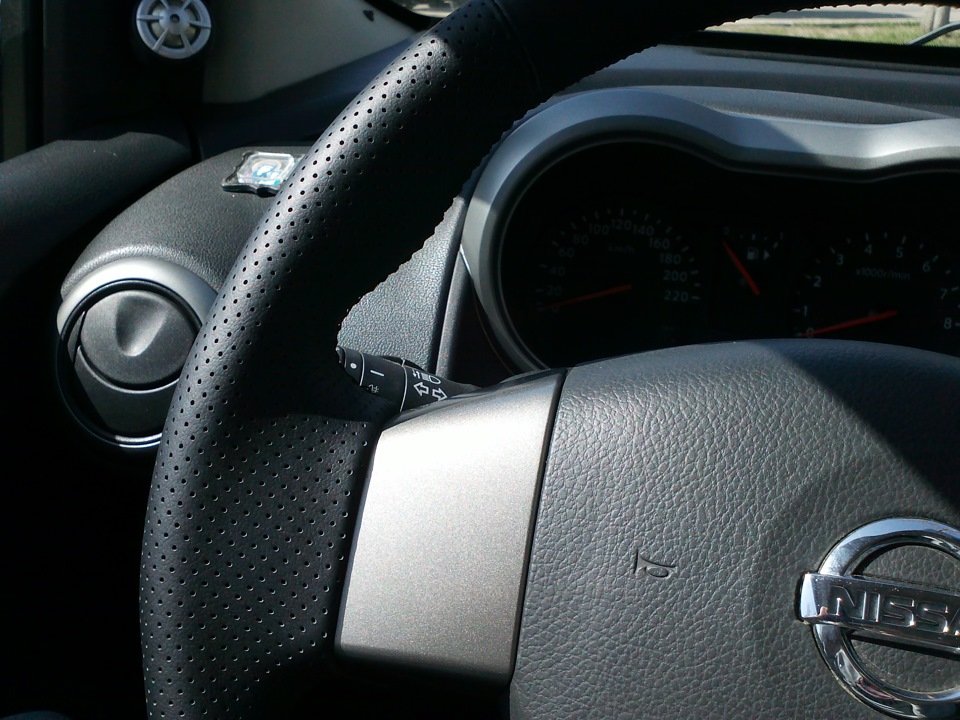 Шкіряна накладка на кермо Nissan Note 5
