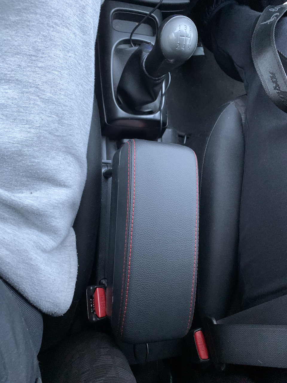 Nissan note підлокітник з Алі 2