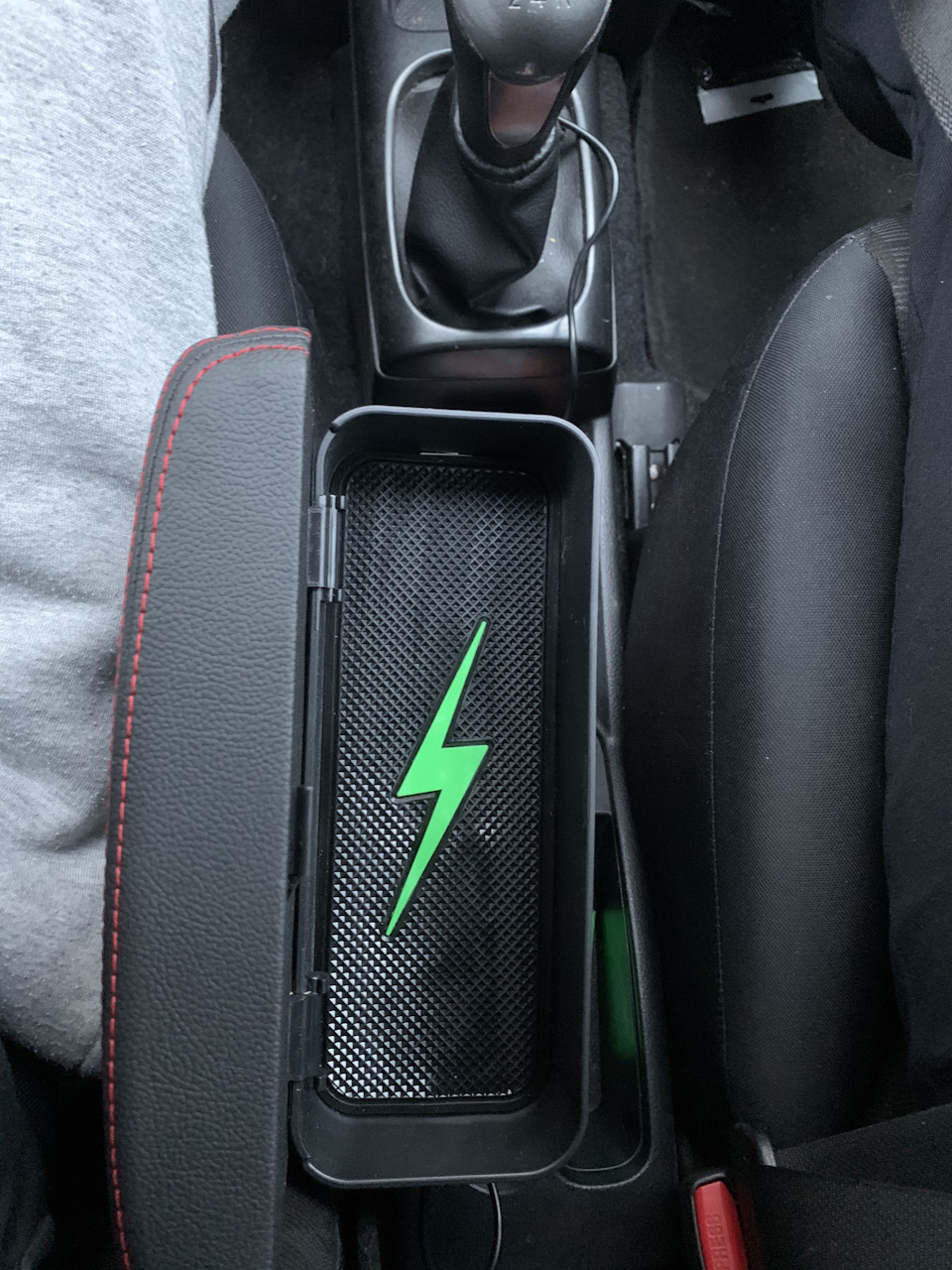 Nissan note підлокітник з Алі 3