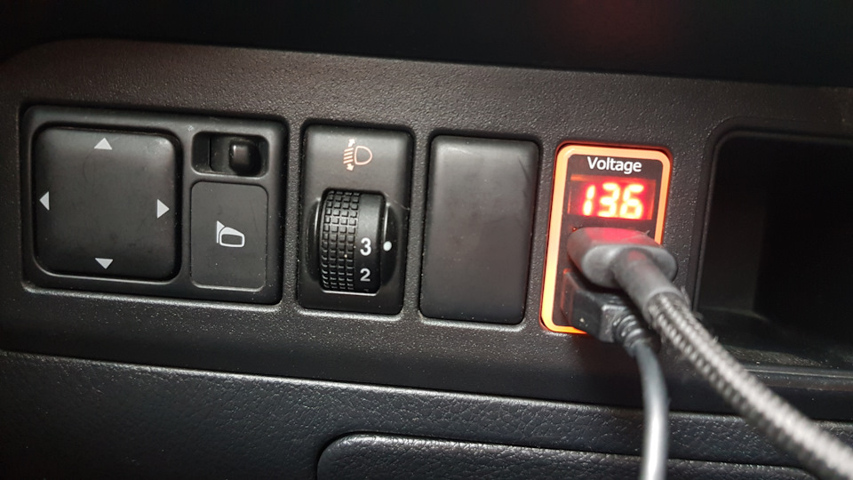 Dual USB Car Charger 12V QC3.0 LED Voltmeter 1