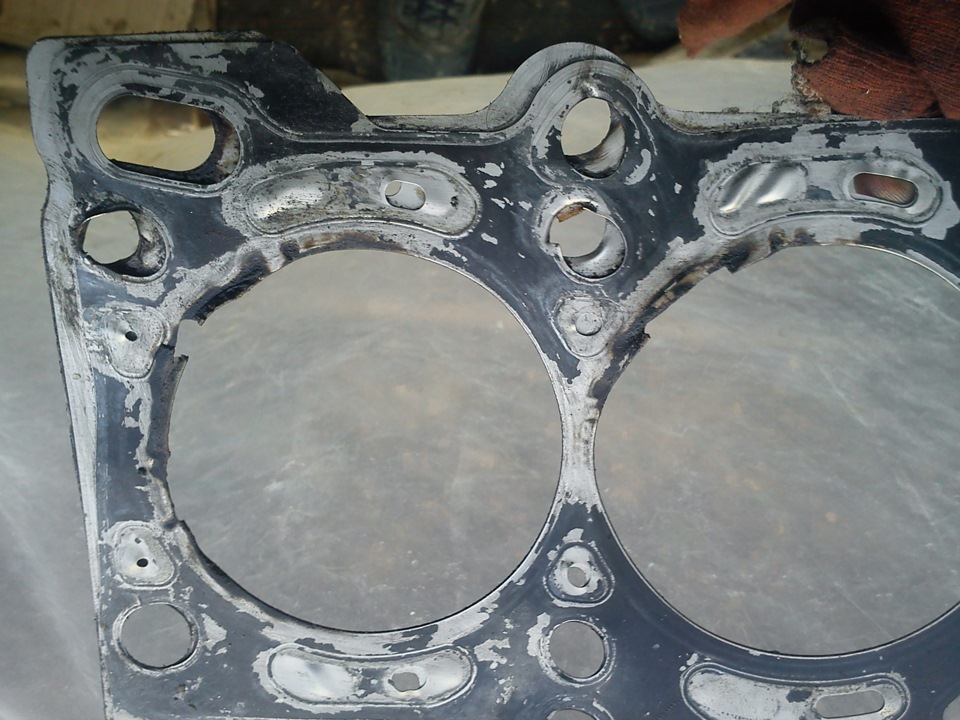Заміна прокладки ГБЦ на Mazda 626 GW 3