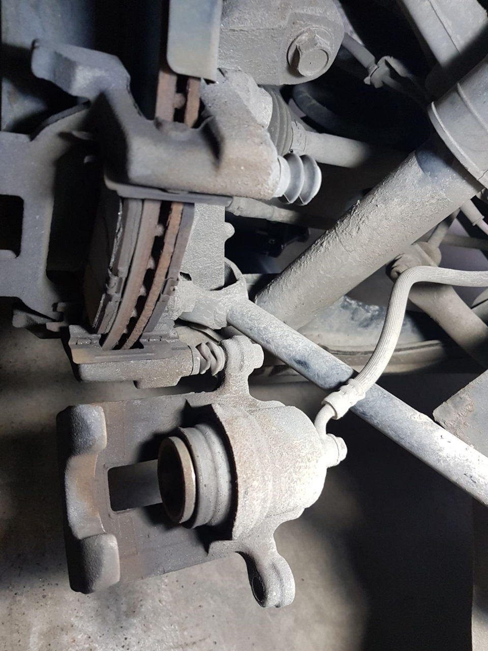 Заміна колодок заднього дискового гальма nissan pathfinder r52 2