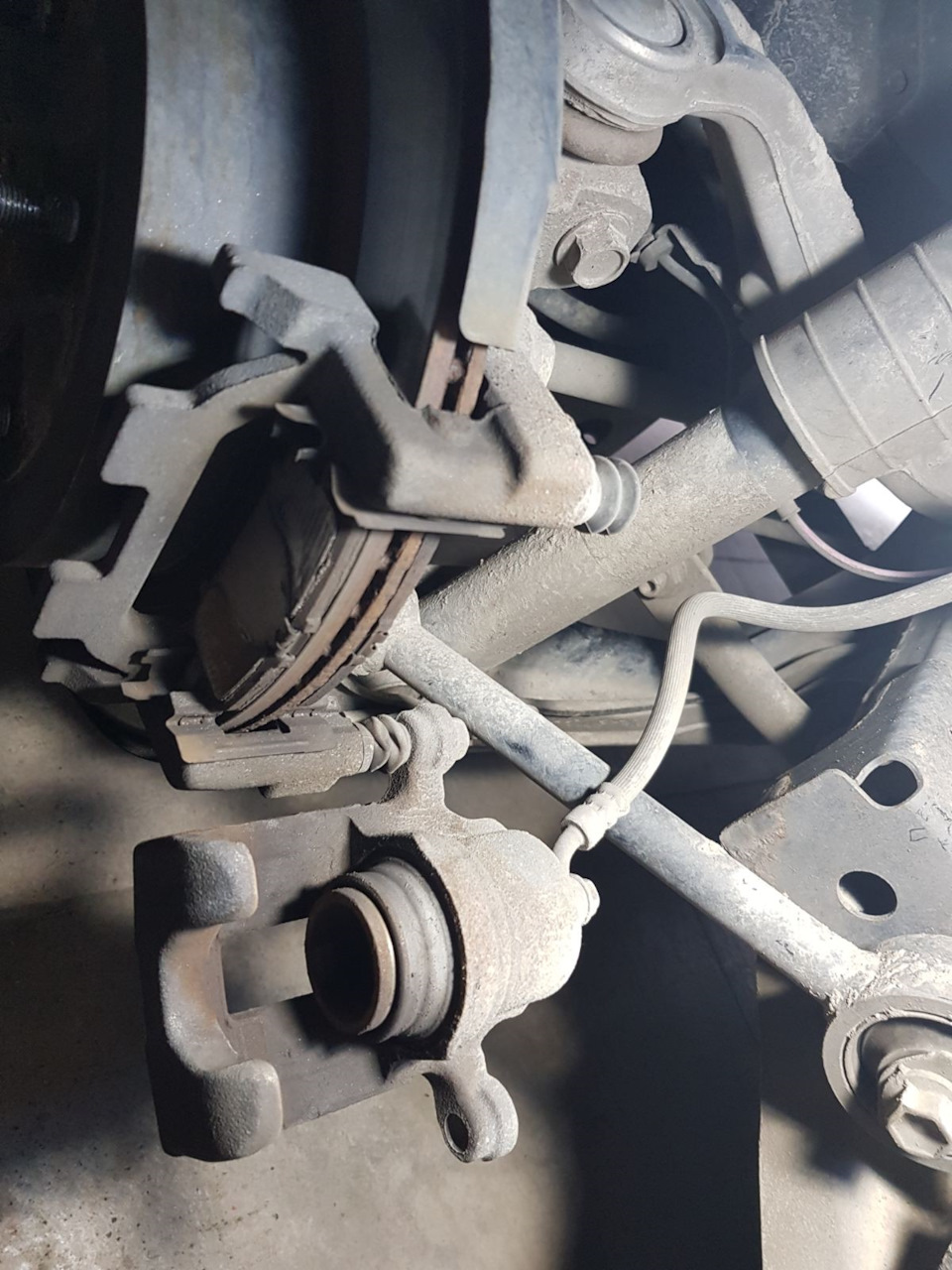 Заміна колодок заднього дискового гальма nissan pathfinder r52 3