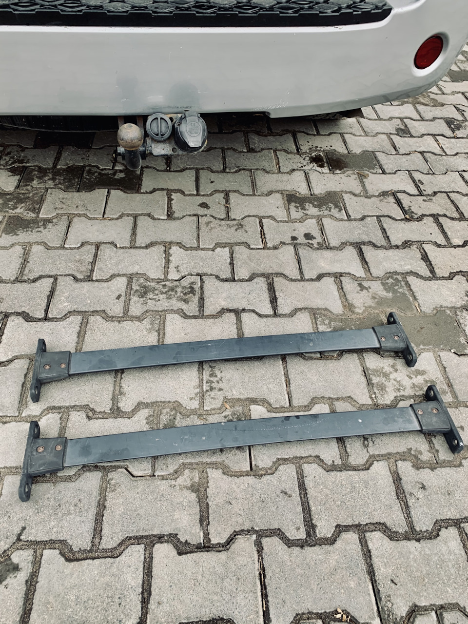 Прикупив тут на розбиранні пару ніштяків, молдинги на двері і поперечки на дах 2