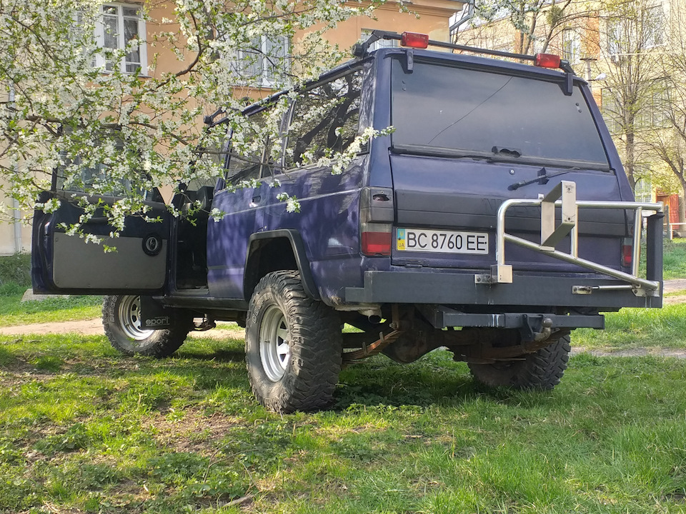 Гумка вікна багажника Nissan Patrol k260 1