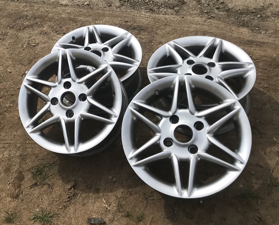 Диски R15 оригінальні Nissan 1