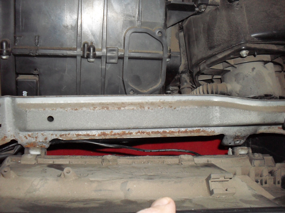 Як зняти кожух з обігрівача Nissan Primera W10? 2