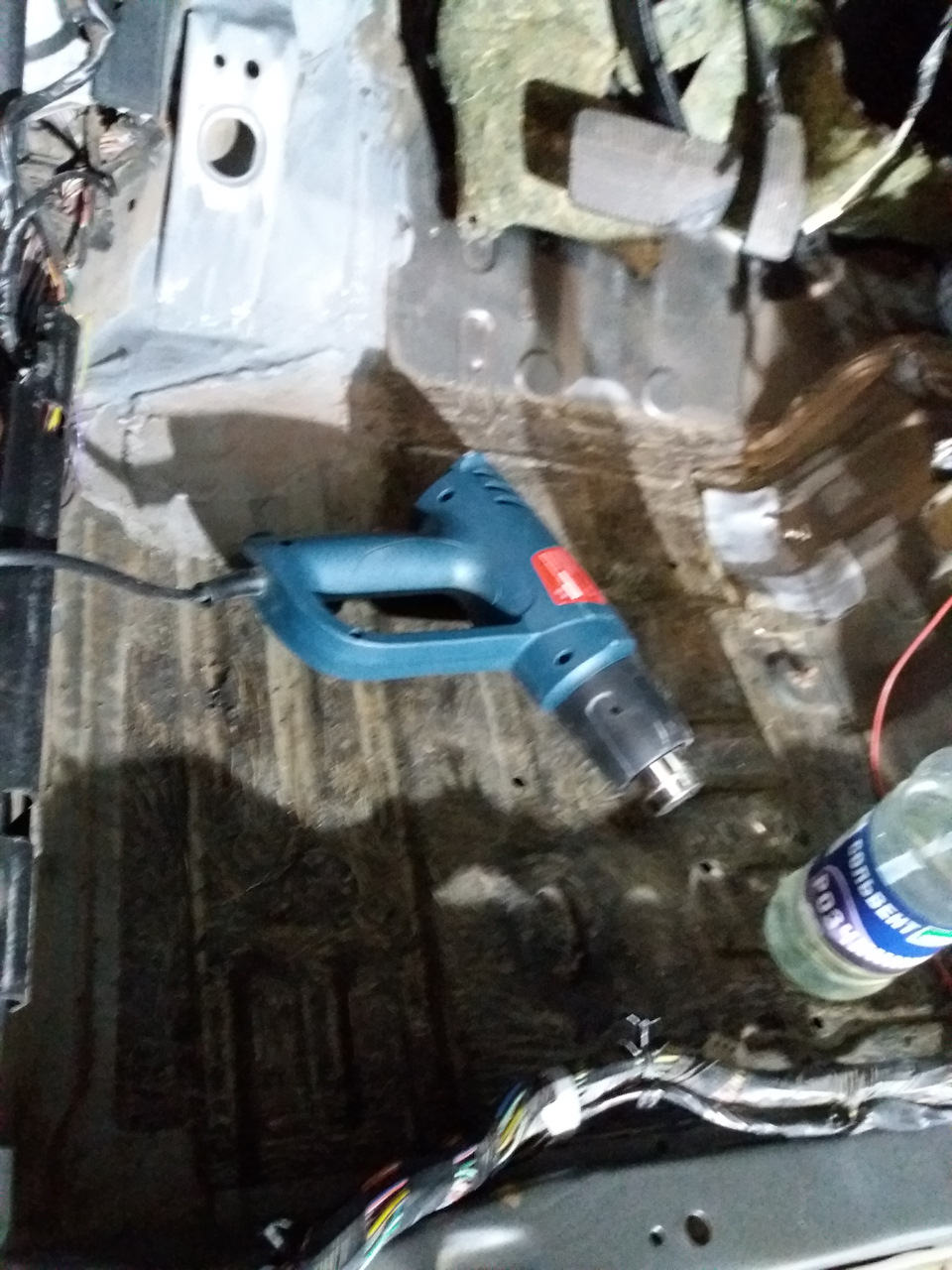 Вода під пасажирським сидінням 5