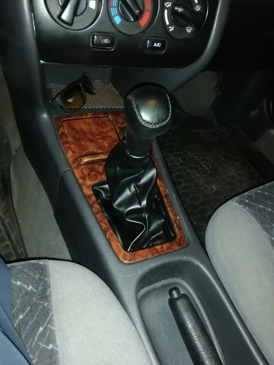 Замінив чохол на ручку кпп.