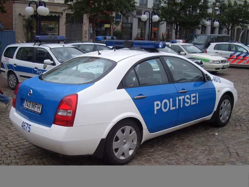 Nissan Primera 1/43 Politsei 2004a 1