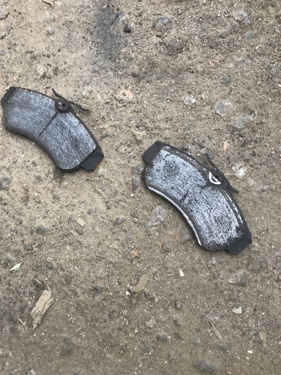 Заміна передніх гальмівних колодок 1