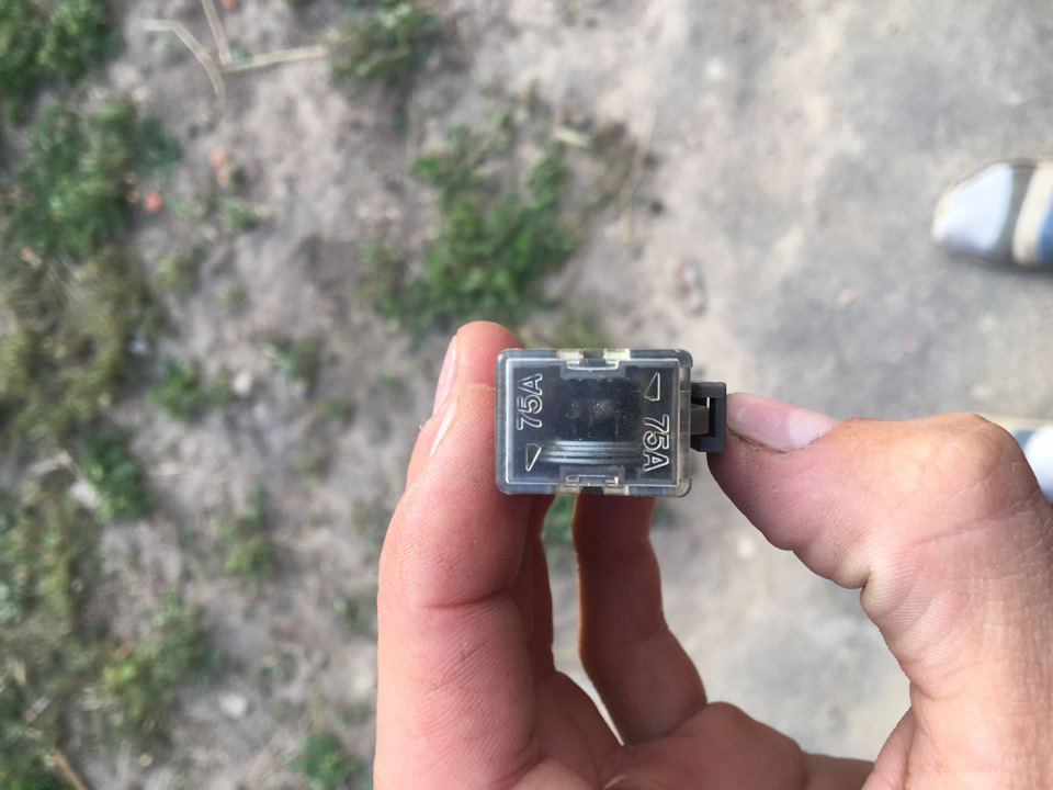 Допоможіть засмагли запобіжників на генератор 4