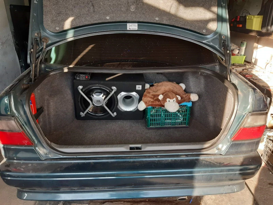 Поставив новий саб JBL GT-BASSPRO 12