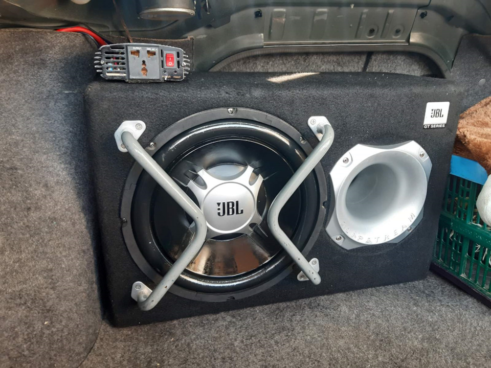 Поставив новий саб JBL GT-BASSPRO 12 4
