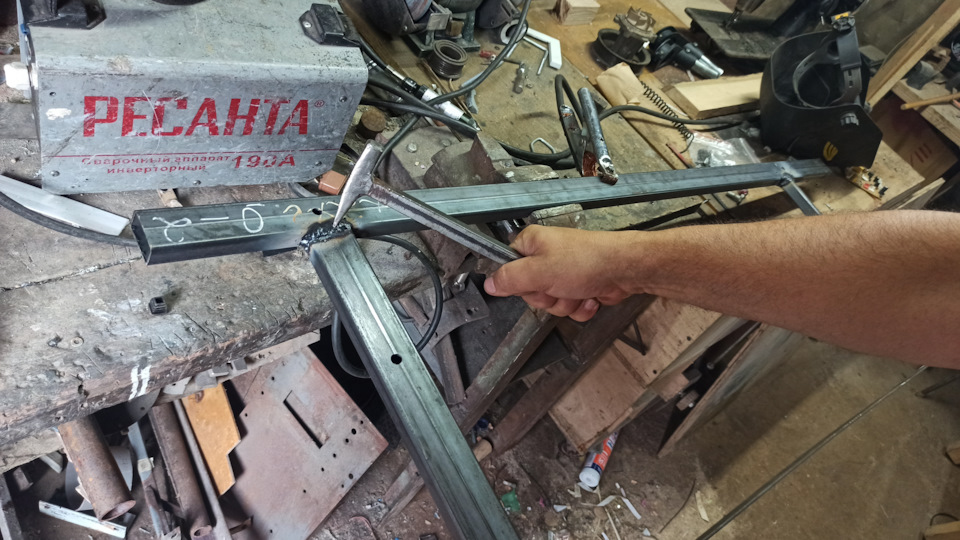Розпірка в багажник 5