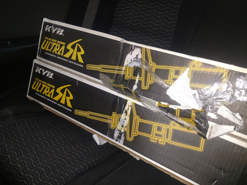 KYB Ultra SR і нові капці на літо 1