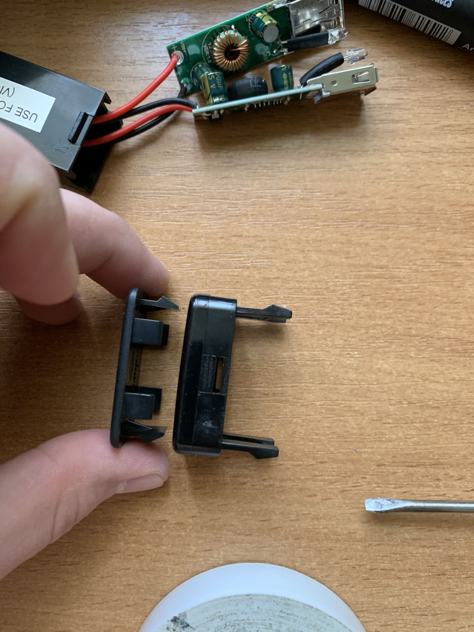 USB зарядка та підлокітник 5