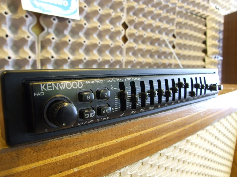Автомобільний еквалайзер Kewnwood KGC-6042A.