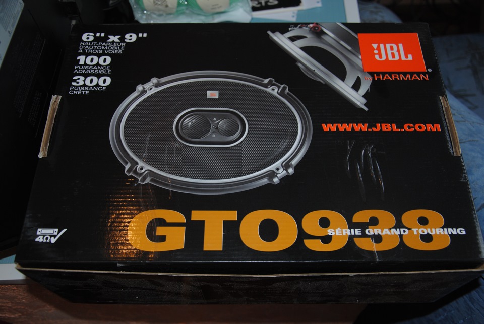 JBL GTO-938 в задню полицю+забезшумка 1