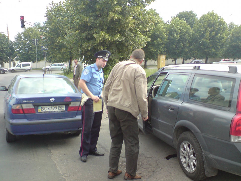 Nissan Primera VS Volvo XC70 5