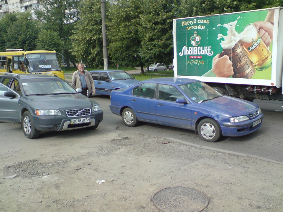 Nissan Primera VS Volvo XC70 3