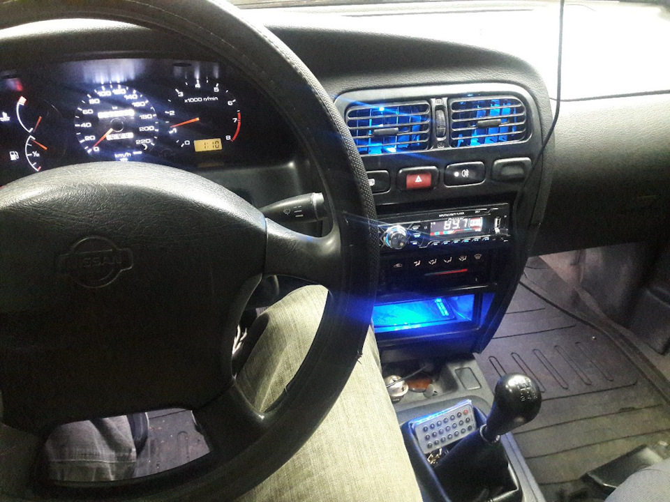 Знову підсвічування. Кнопочки на центральній панелі, дефлектори 2