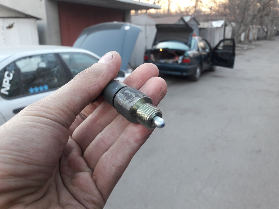 Заміна датчика нейтралки в КПП 1