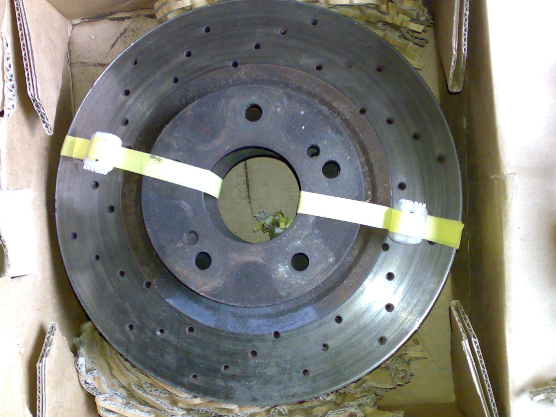 Прийшли ніштяки: стійки NISMO, пружинки HKS, гальмівні диски BREMBO, кат-бек KAKIMOTO RACING 5