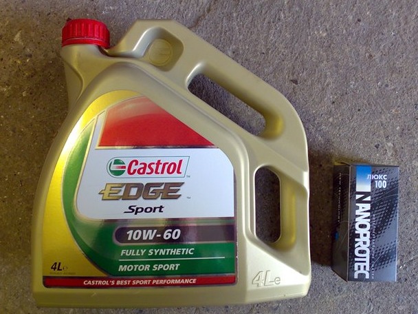 Заміна мастила в моторі Castrol EDGE Sport 10w-60 1