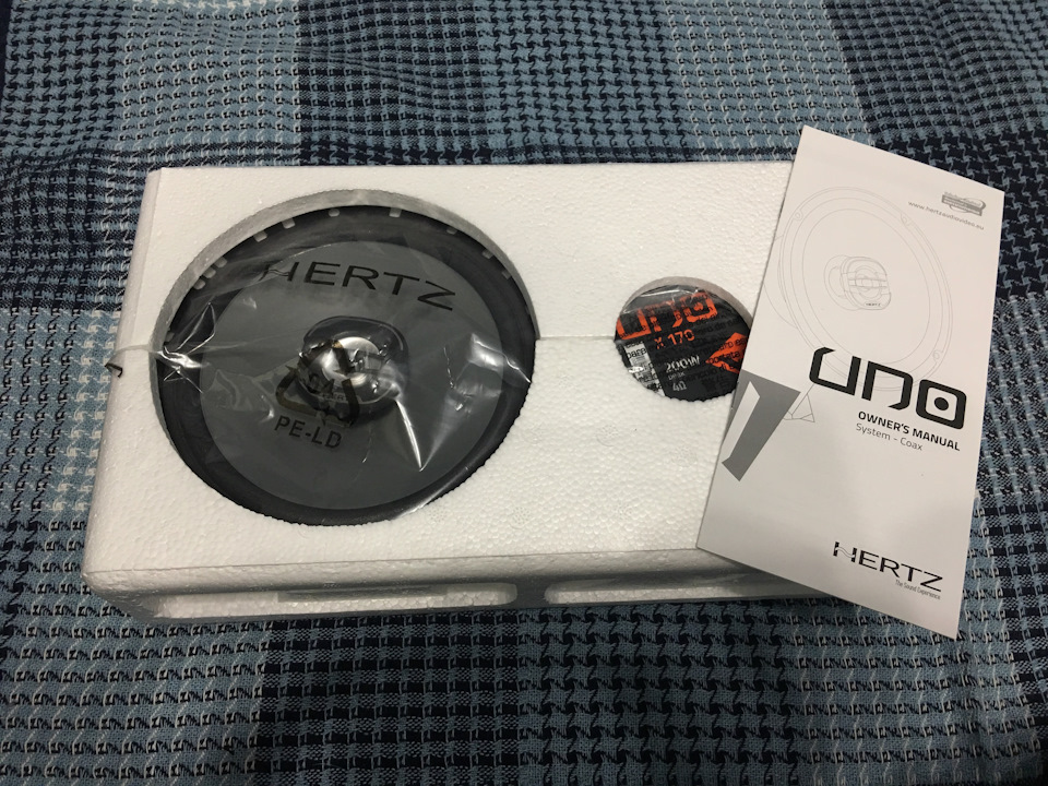 Hertz Uno X 170 в передні двері 3