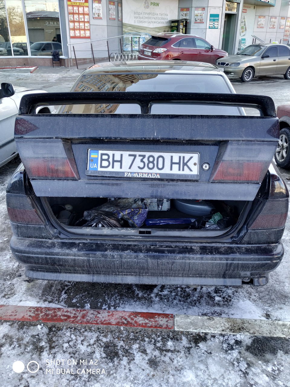 Заміна амортизаторів багажника 3