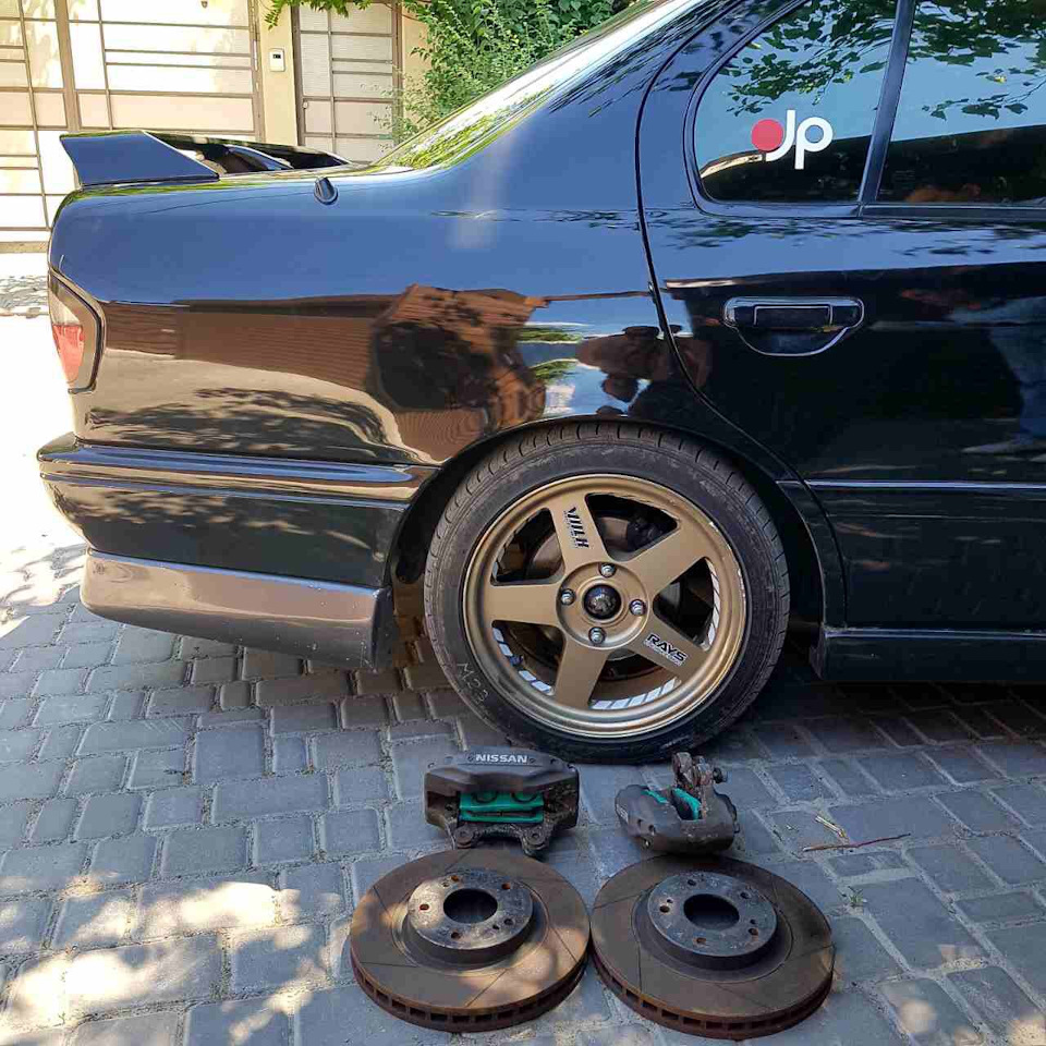 4 port brakes Sumitomo Nissan Skyline ER34 1