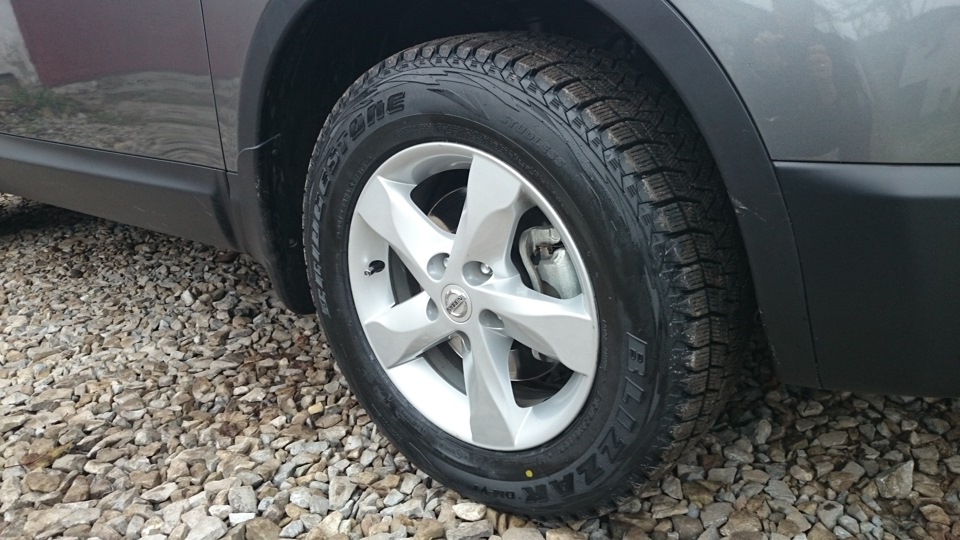 23. Bridgestone Blizzak DM-V1 3