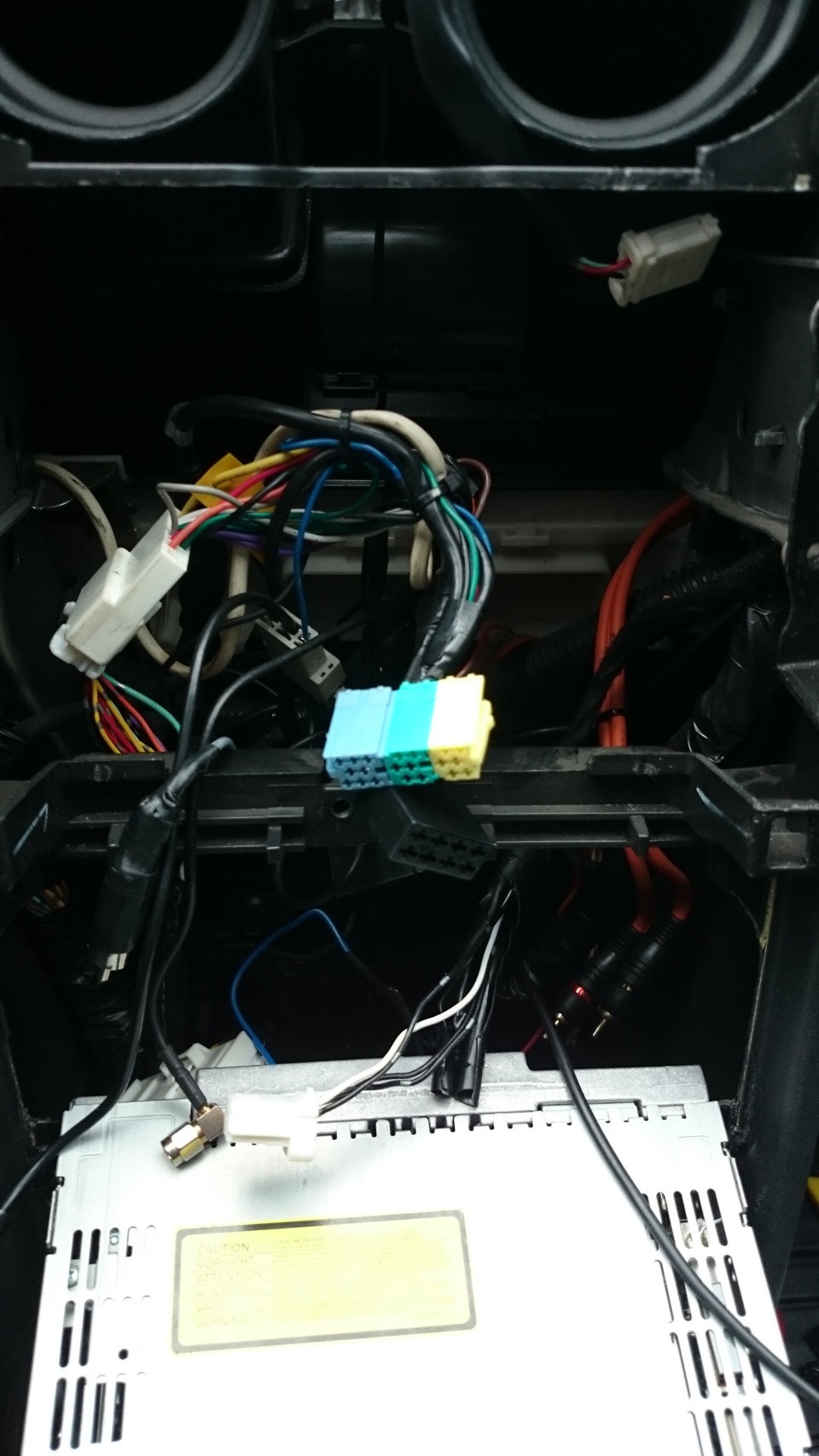 28. Pioneer DEN 5900MP дружимо з nTray 8739 через AUX 1
