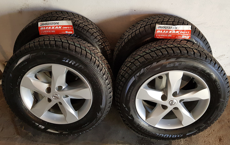 80. Bridgestone Blizzak DM-V2 215/65 R16 1