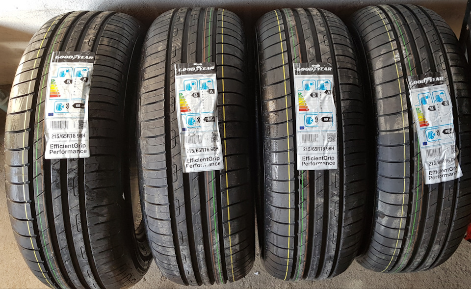87. Goodyear EfficientGrip Performance 4