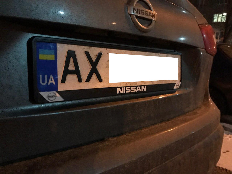 Рамки для номерів: дві за ціною однією? 1