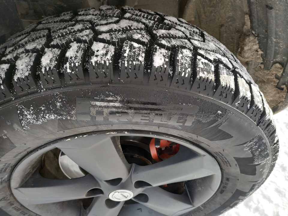 Зимова гума Pirelli-Winter-Ice-Zero 1