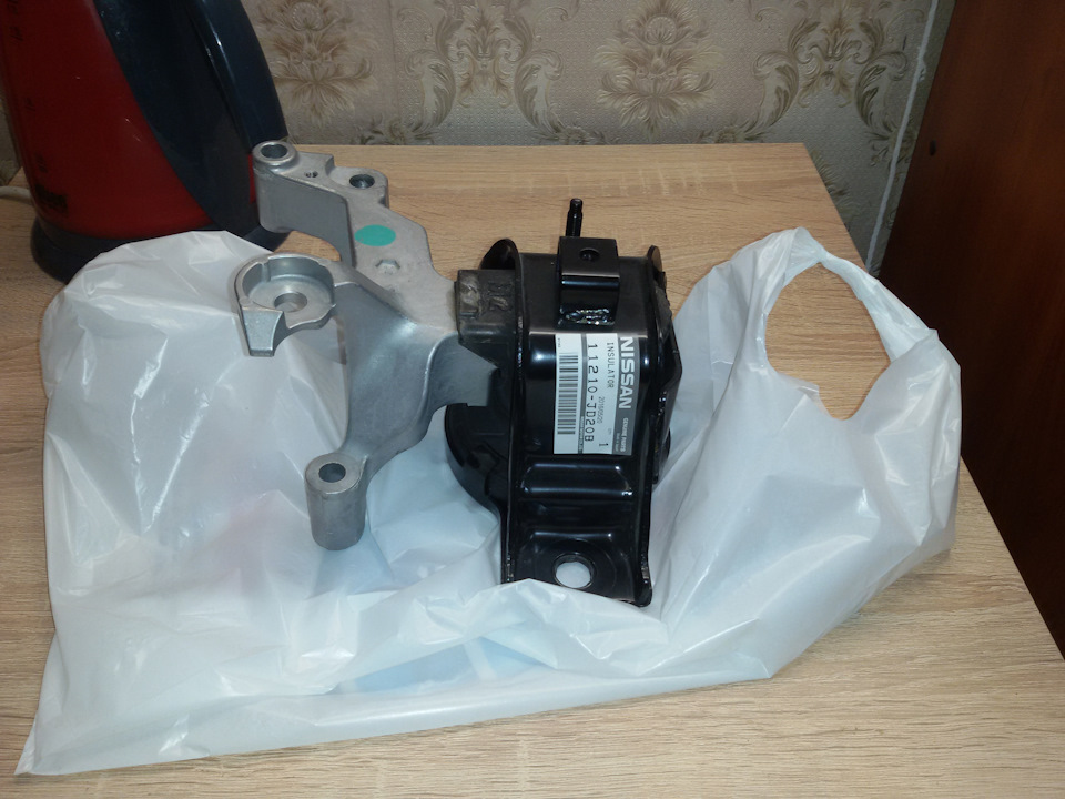 Замінив подушку двигуна 4