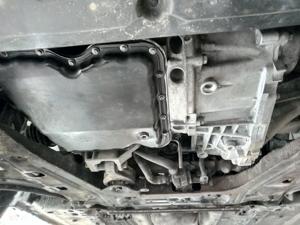 Заміна мастила в двигуні XADO 5w30 SN 2