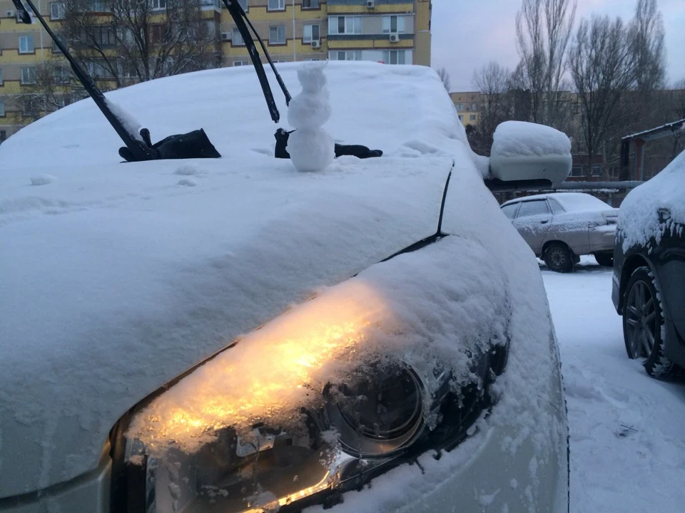 Трохи фото сніговика в снігу